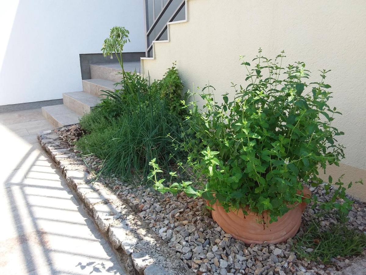 And Charming Apartment In Vantacici Malinska Luaran gambar